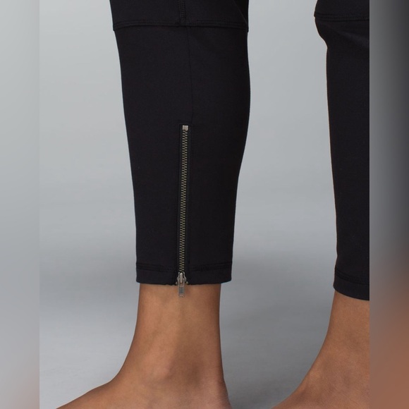 Lululemon Om & Roam Untight Tight
Black luon loose fit cargo pocket pants - Picture 7 of 16
